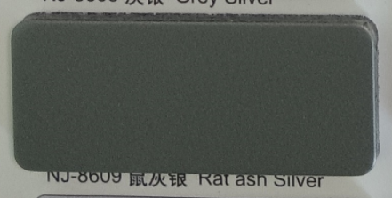 Qual è la differenza di costo tra i pannelli compositi in alluminio tinta unita e con venature del legno?